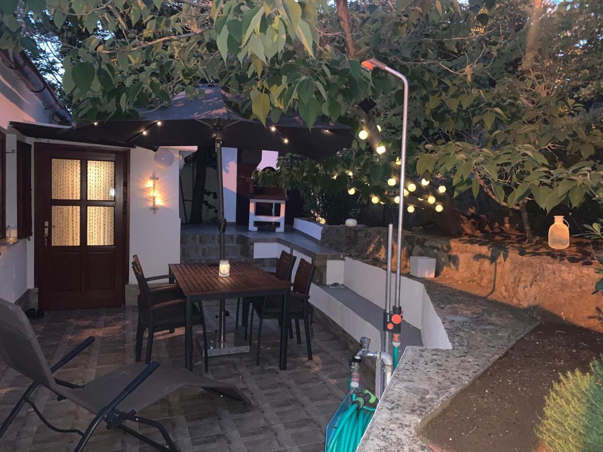 Holiday Home Cesarica Karlobag Εξωτερικό φωτογραφία